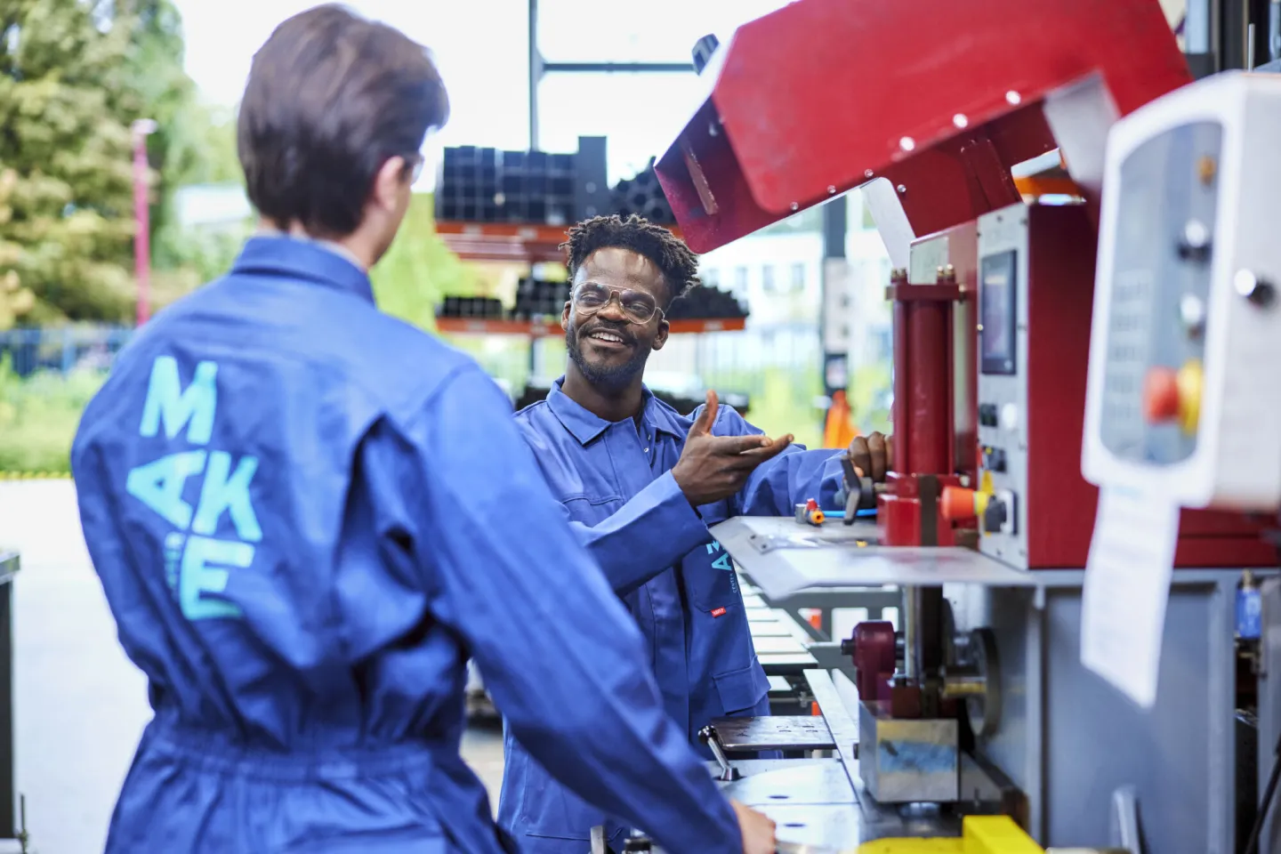 Studenten werken samen in het MAKE Center