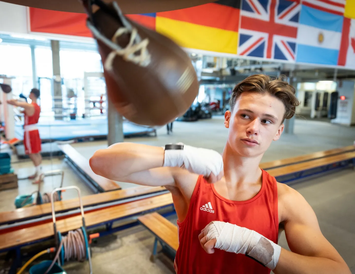 Topsporter Dylan aan het trainen voor een bokswedstrijd