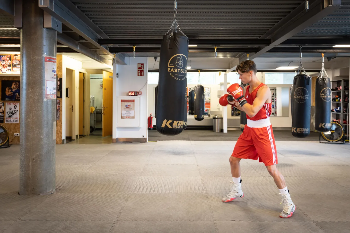 Topsporter Dylan tijdens een bokstraining