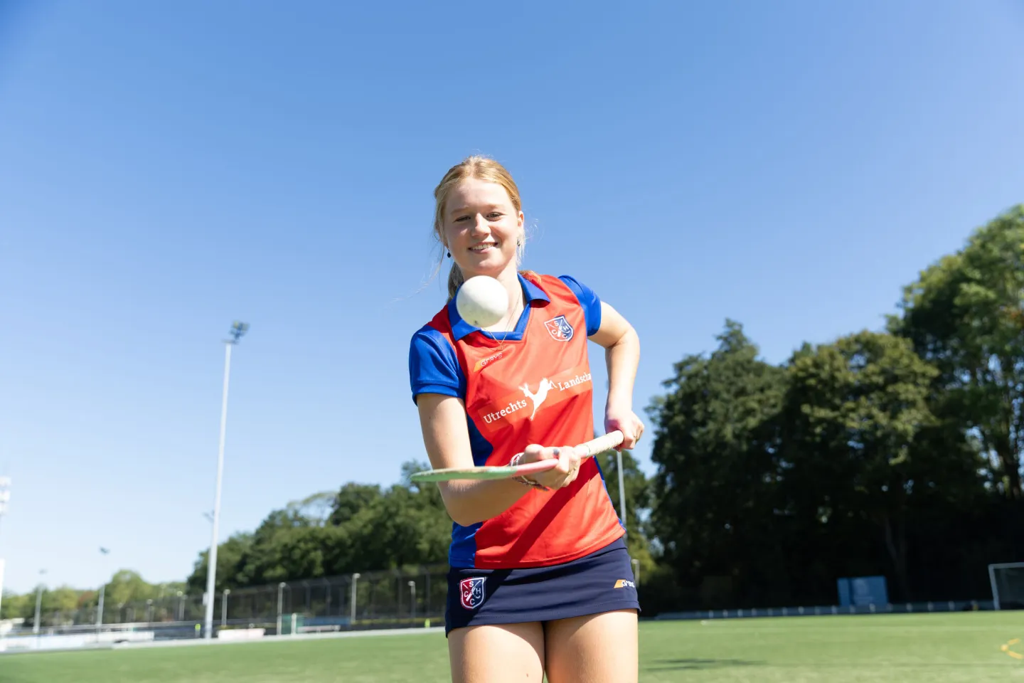 Topsporter en student Julie Smorenburg in actie