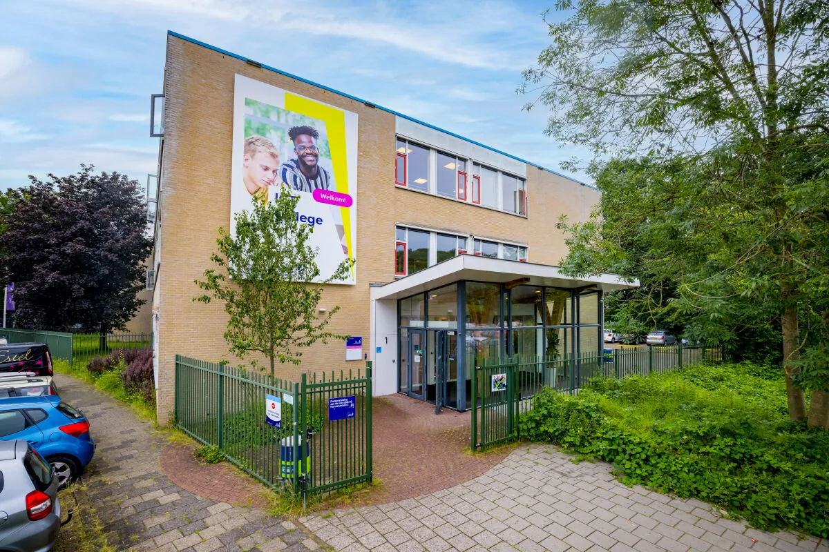 Voorkant gebouw ICT College Nieuwegein 