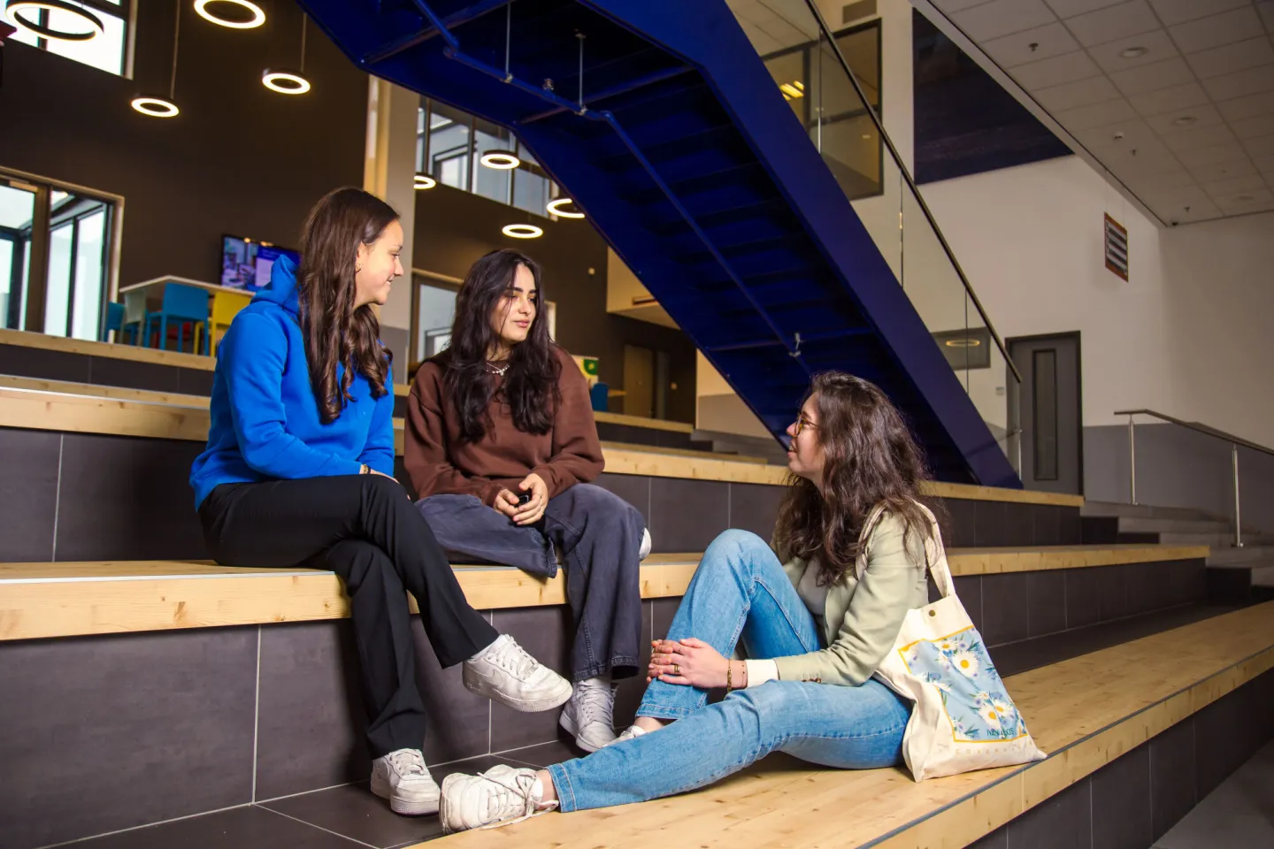 Studenten Business & Administration College hebben pauze in Utrecht