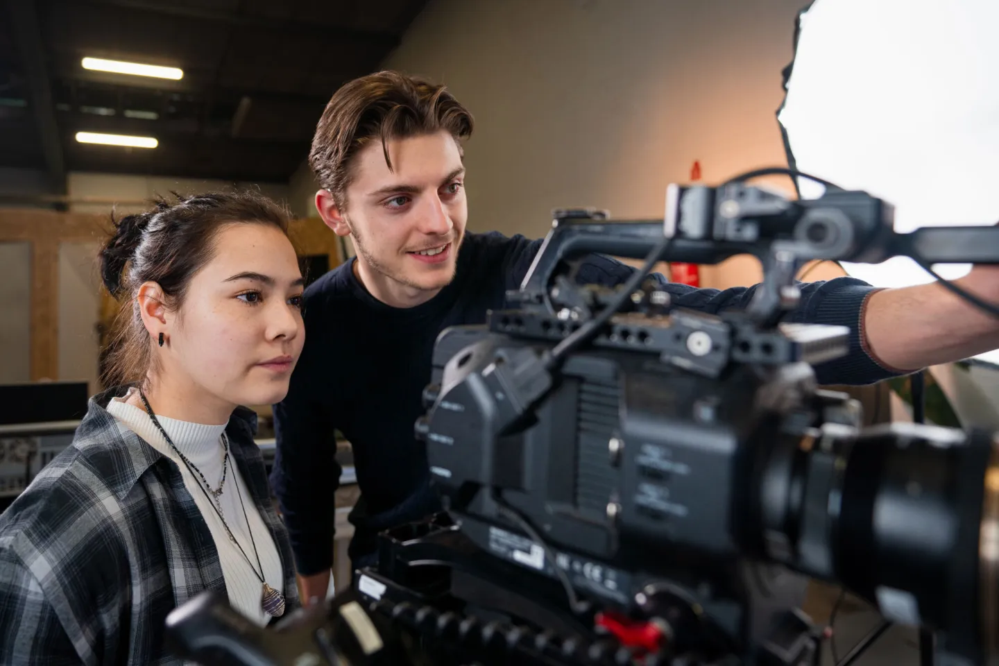 Studenten AV gebruiken videocamera