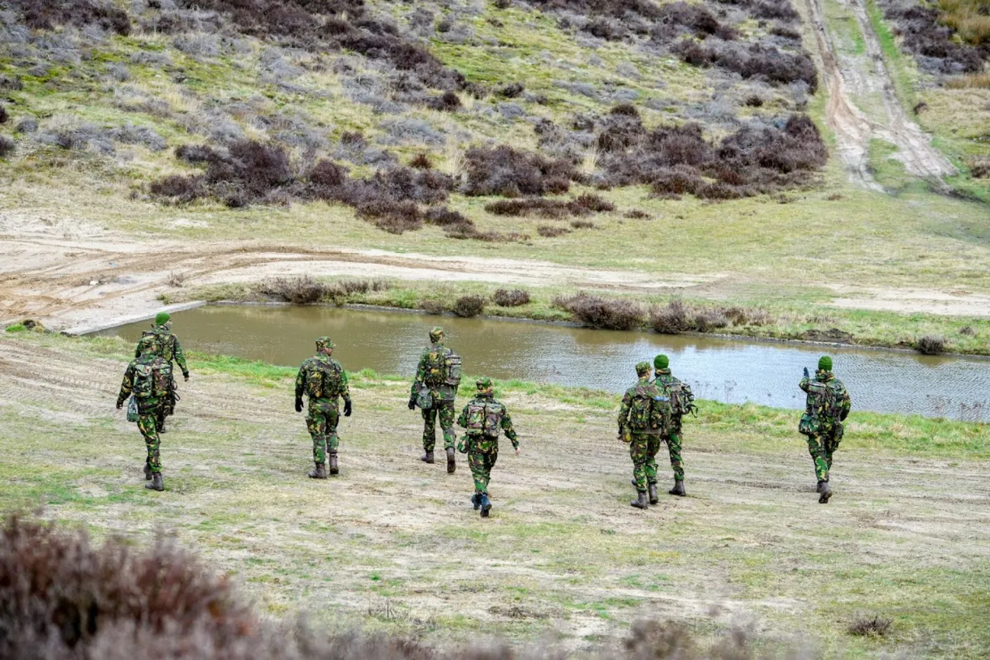 Studenten VEVA patrouilleren op Defensie Bivak