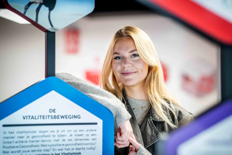 Student Yara in Vitaliteitslab ROC Midden Nederland