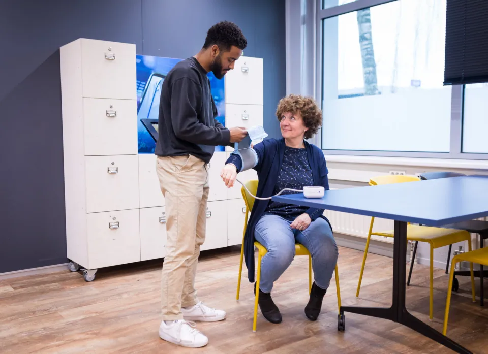 Slimme zorgtechnologie toepassen in het Future Care Lab