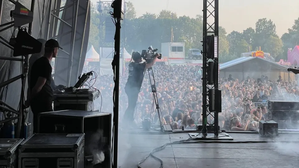 Student ROC Midden Nederland filmt bij Zomerspektakel 2023