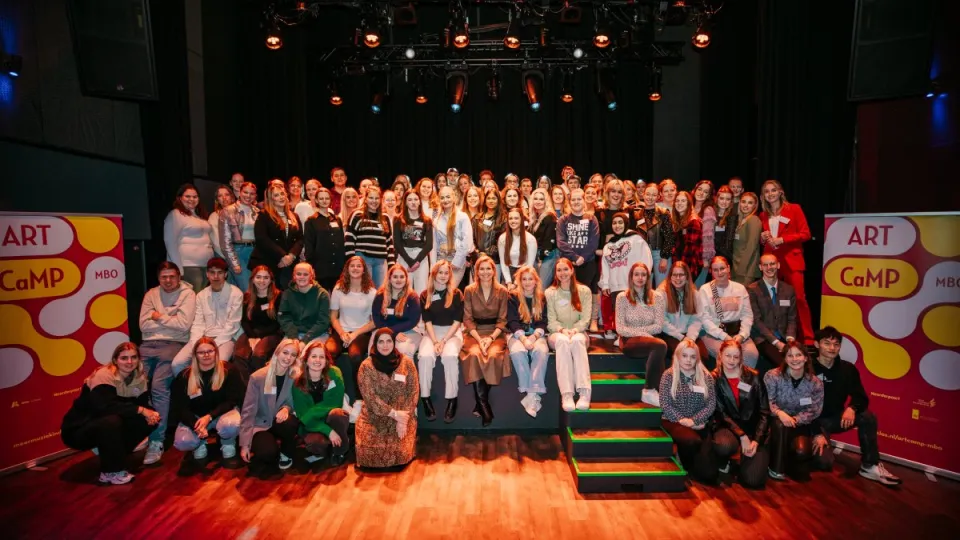 groepsfoto studenten welzijn college met koningin maxima