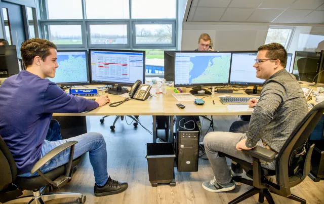 Studenten transport en logistiek werken samen aan de transport of personeelsplanning