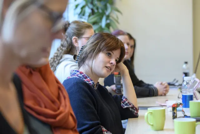 tudenten van de opleiding Persoonlijk begeleider maatschappelijke zorg krijgen les