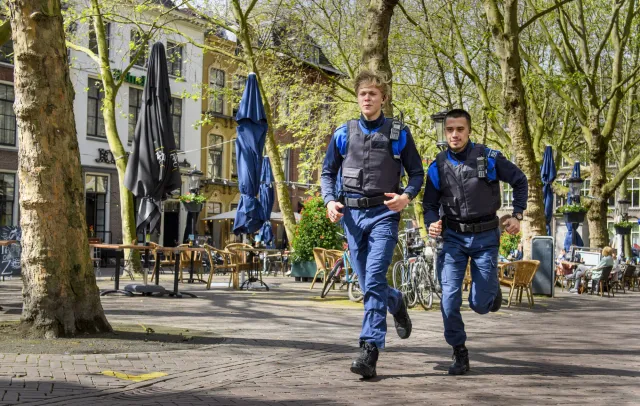 Studenten van de opleiding Handhaving Toezicht en Veiligheid in actie