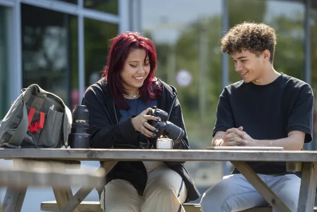 Studenten werken samen aan opnames