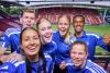 Studenten van het Sport College juichen enthousiast in Stadion Galgenwaard