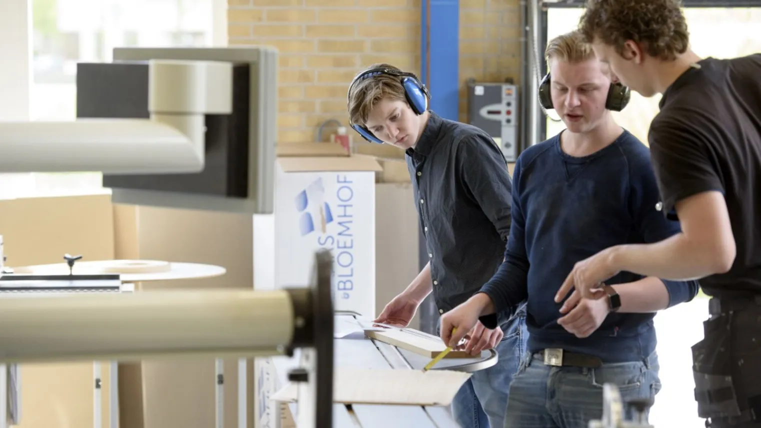 Meerdere studenten hard aan het werk