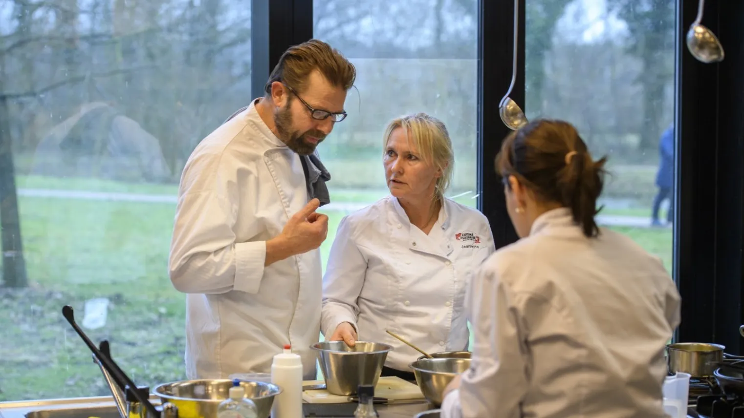 Docent en student opleiding horeca