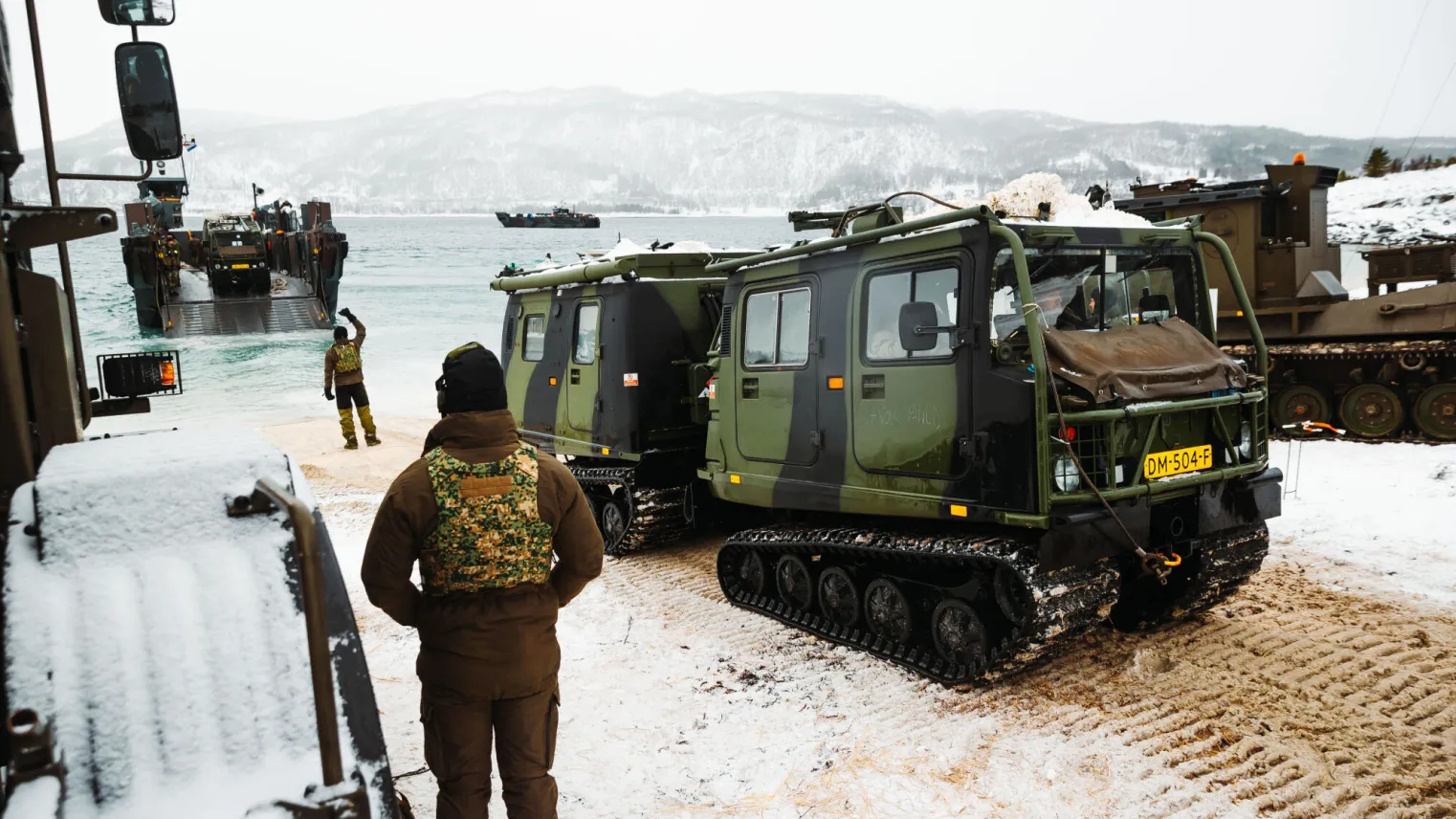 Student VEVA bij bedrijfswagen Defensie