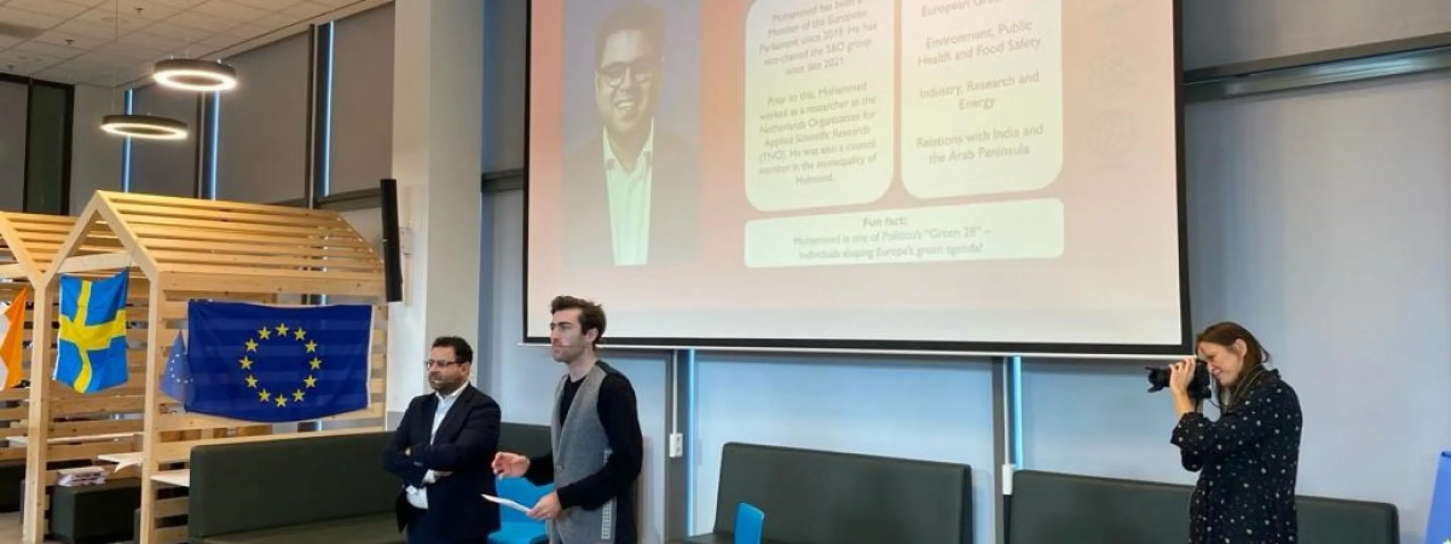 Student geeft presentatie in Aula Business and administration college