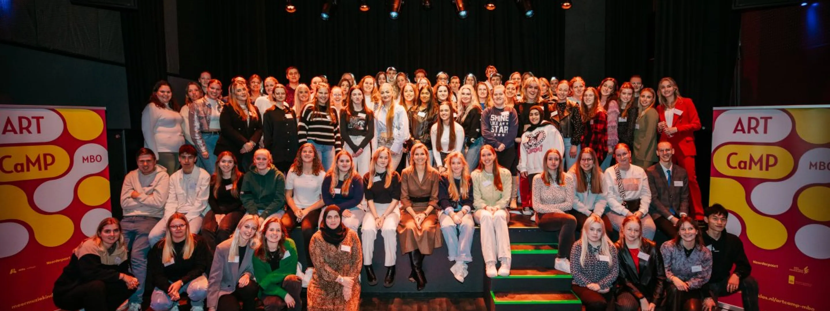 groepsfoto studenten welzijn college met koningin maxima